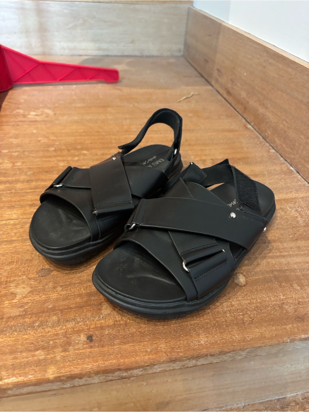 Mud Australia Black Crisscross Strap Sandals